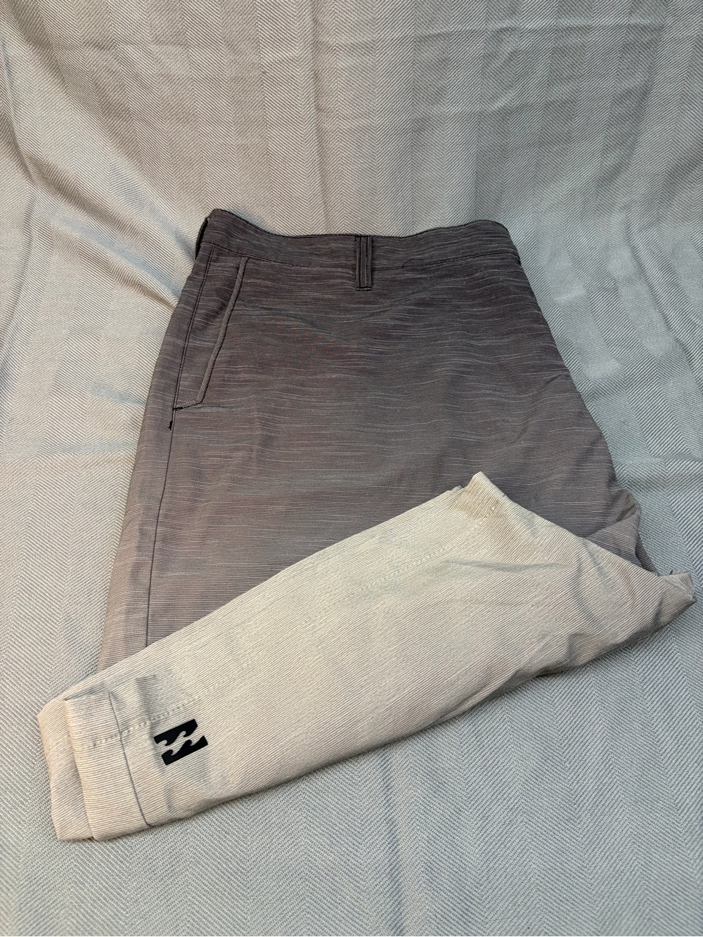 Billabong men’s size 42 submersibles crossfire gray four pocket shorts